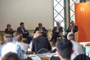 Panel discussion during the 12th edition of the exchange of experiences in 2019 (over 100 participants)iscussion during the 12th edition of the exchange of experiences in 2019 (over 100 participants)